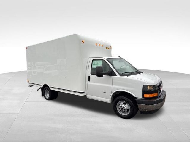 2025 GMC Savana Base