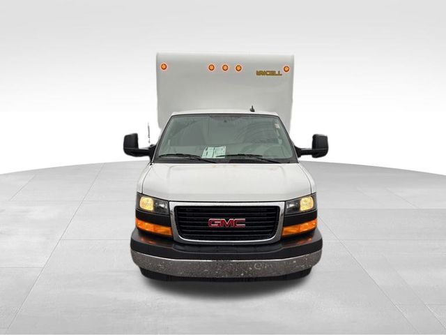 2025 GMC Savana Base