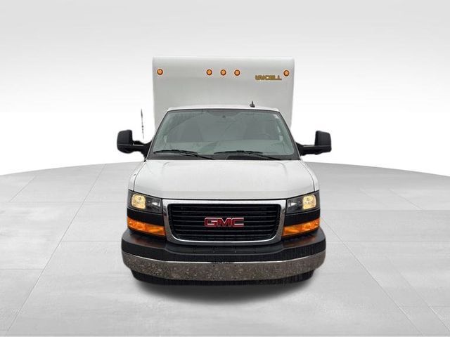 2025 GMC Savana Base