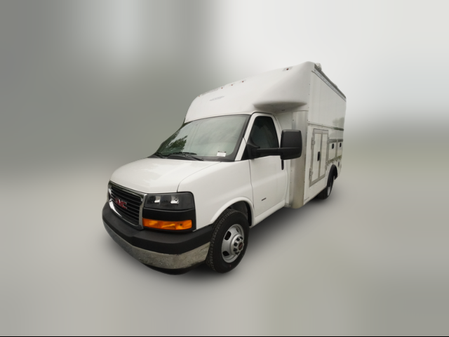 2025 GMC Savana Base