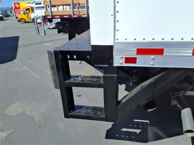 2025 GMC Savana Base