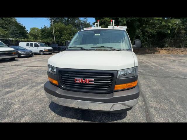 2025 GMC Savana Base
