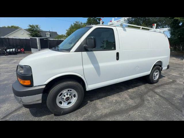 2025 GMC Savana Base
