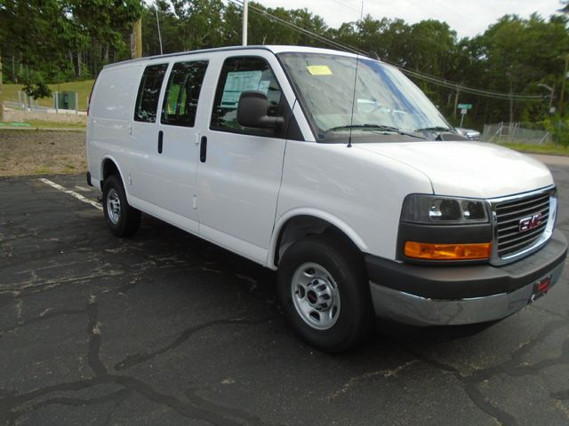 2025 GMC Savana Base