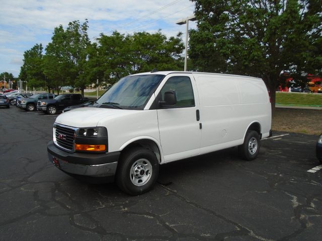 2025 GMC Savana Base