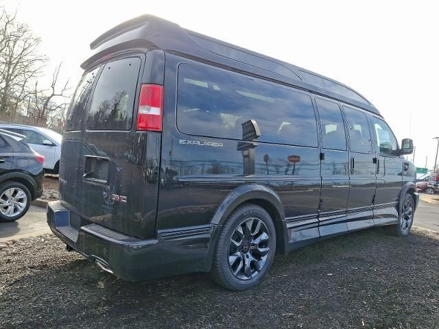 2025 GMC Savana Base