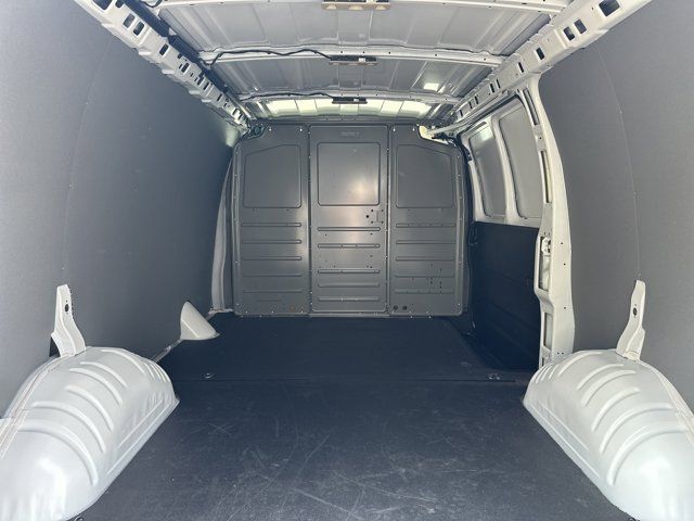 2025 GMC Savana Base