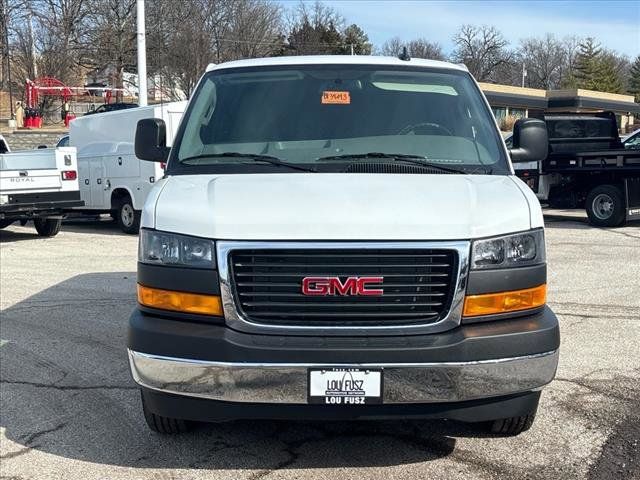 2025 GMC Savana Base