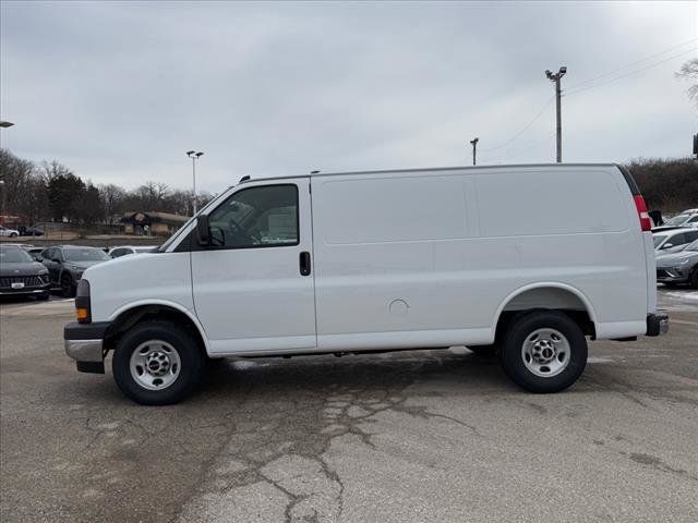 2025 GMC Savana Base
