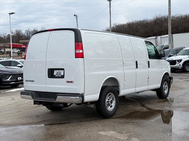 2025 GMC Savana Base