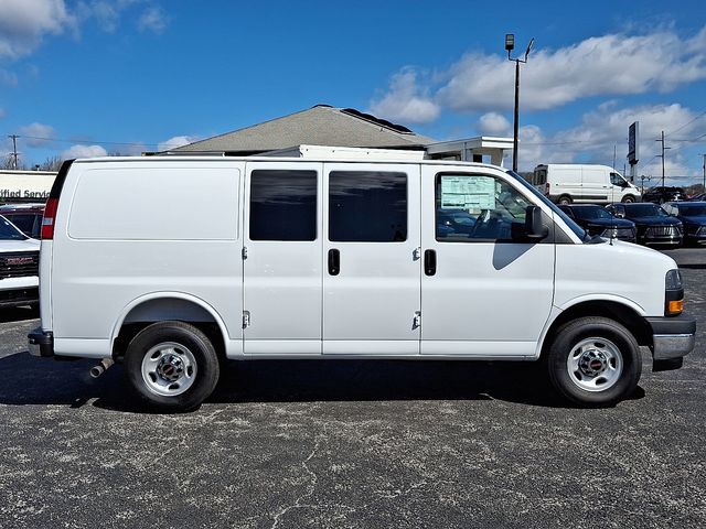 2025 GMC Savana Base