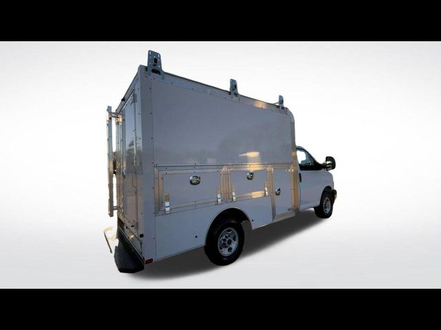 2025 GMC Savana Base