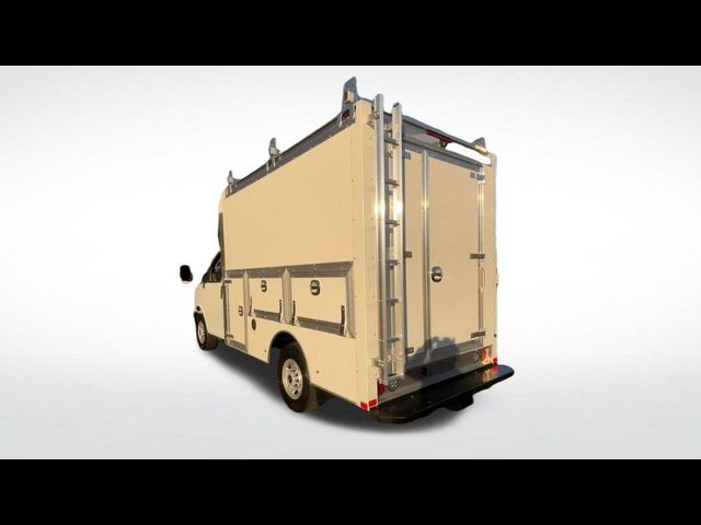 2025 GMC Savana Base