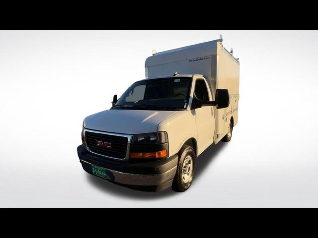 2025 GMC Savana Base