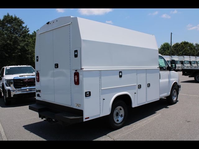 2025 GMC Savana Base