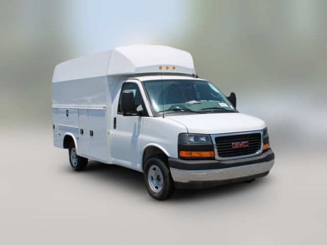 2025 GMC Savana Base