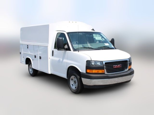 2025 GMC Savana Base