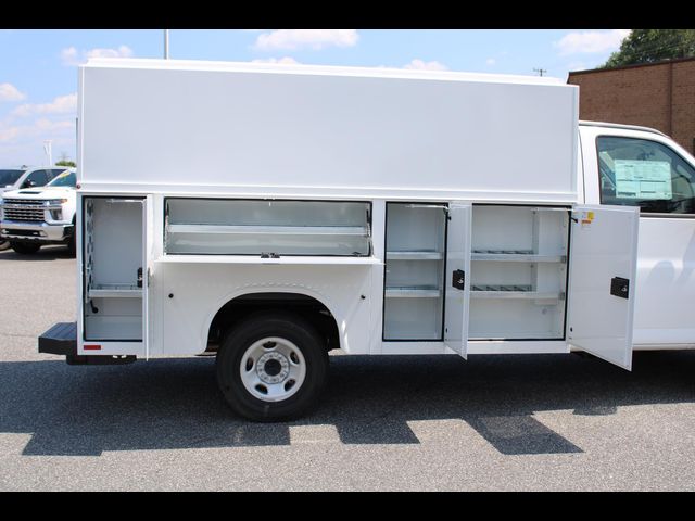 2025 GMC Savana Base