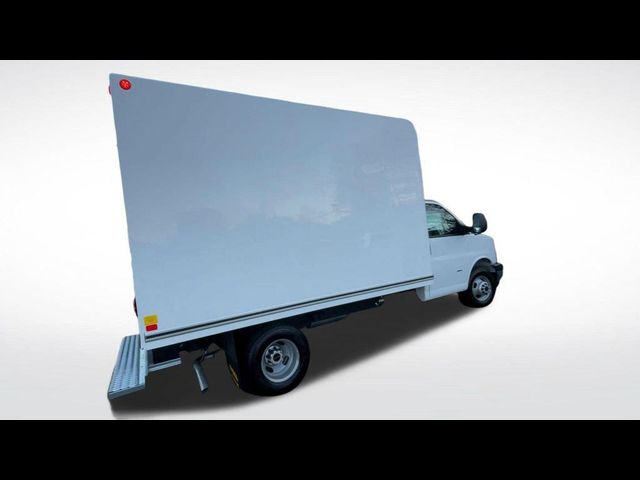 2025 GMC Savana Base