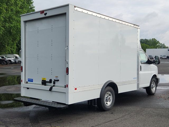 2025 GMC Savana Base