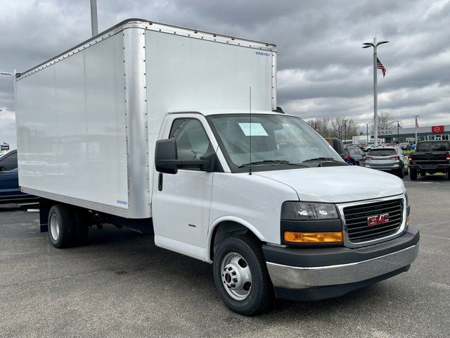 2025 GMC Savana Base