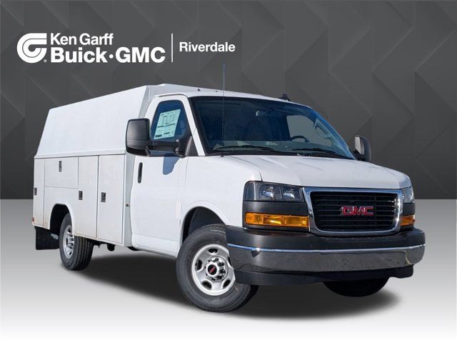 2025 GMC Savana Base