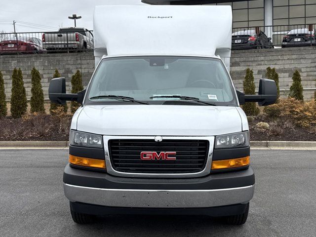 2025 GMC Savana Base