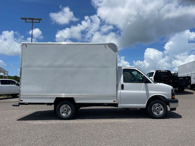 2025 GMC Savana Base