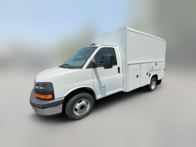 2025 GMC Savana Base