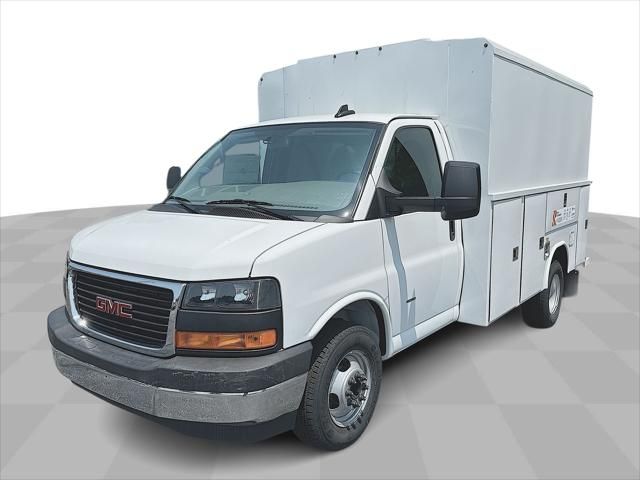 2025 GMC Savana Base
