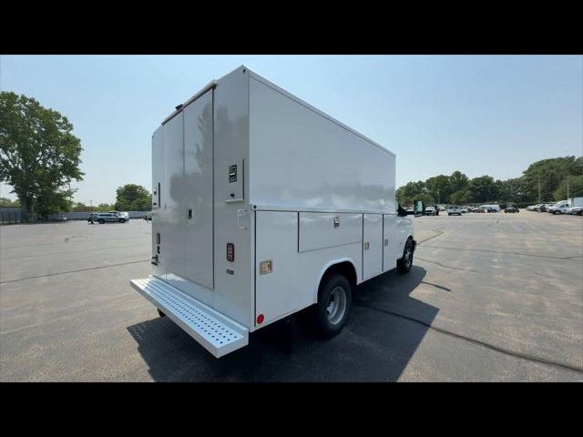 2025 GMC Savana Base