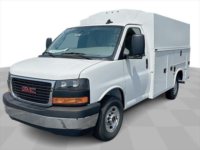 2025 GMC Savana Base