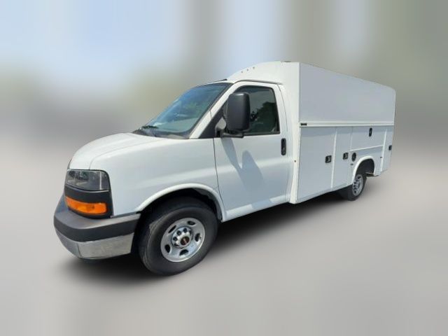 2025 GMC Savana Base