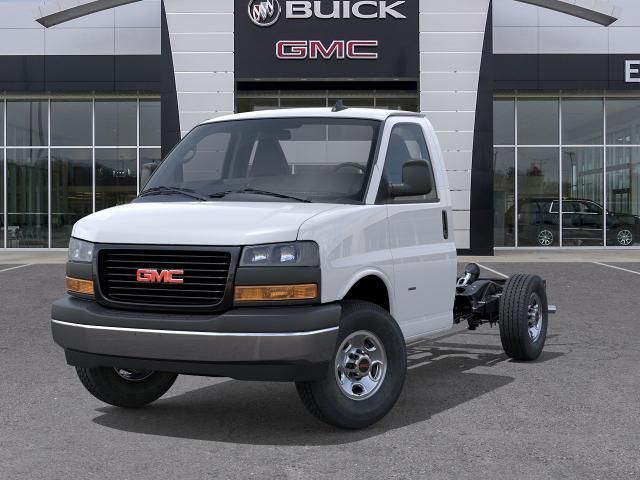 2025 GMC Savana Base