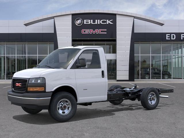 2025 GMC Savana Base