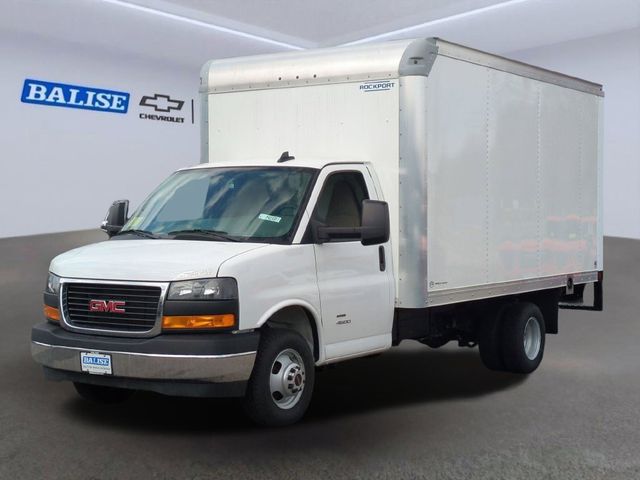 2025 GMC Savana Base