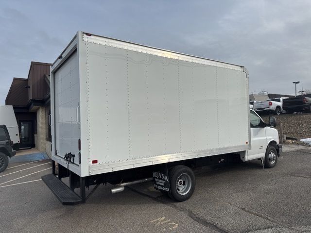 2025 GMC Savana Base