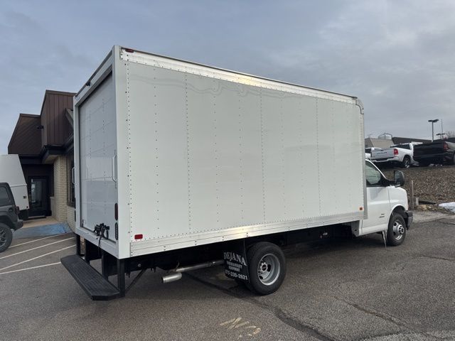 2025 GMC Savana Base