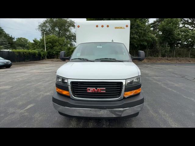 2025 GMC Savana Base