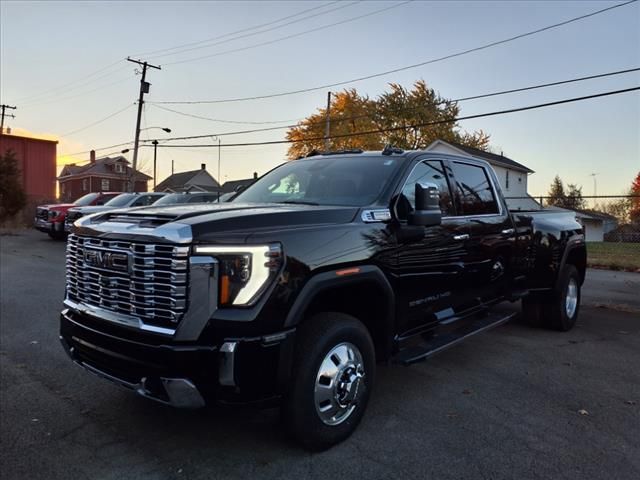 2025 GMC Sierra 3500HD Denali