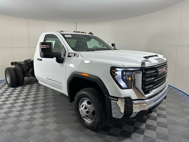 2025 GMC Sierra 3500HD Pro