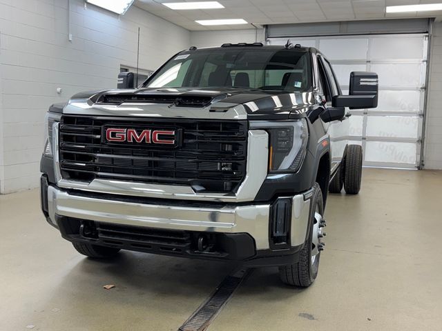 2025 GMC Sierra 3500HD Pro