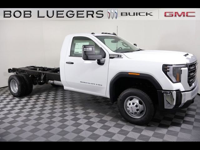 2025 GMC Sierra 3500HD Pro