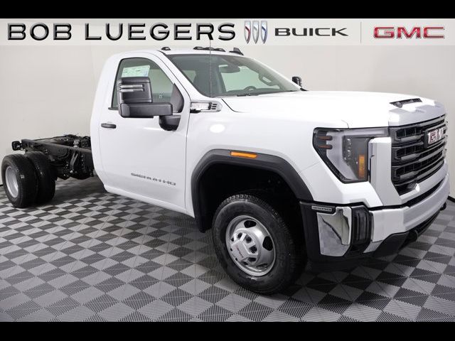 2025 GMC Sierra 3500HD Pro