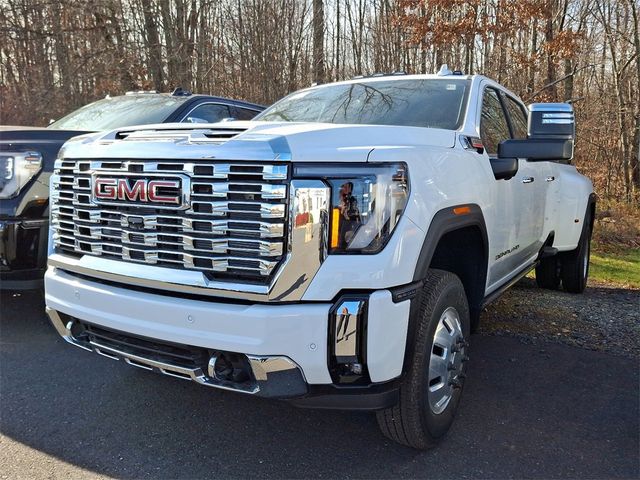 2025 GMC Sierra 3500HD Denali