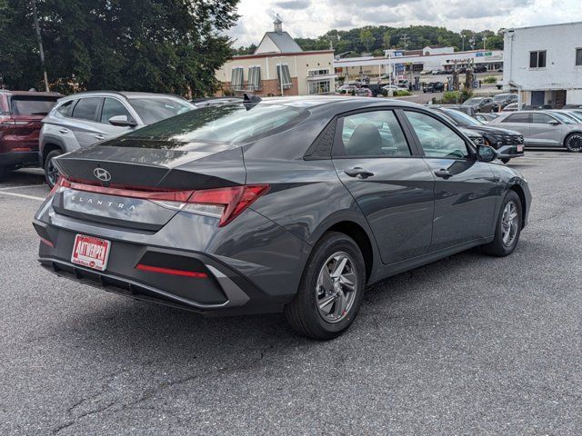 2025 Hyundai Elantra SE