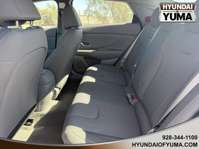 2025 Hyundai Elantra SE