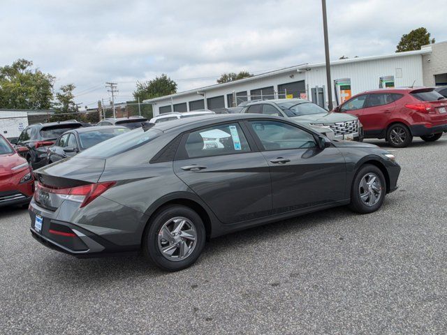 2025 Hyundai Elantra SE