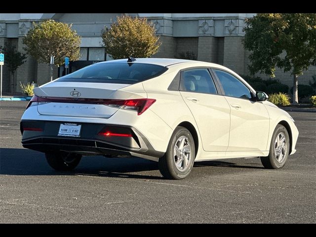 2025 Hyundai Elantra SE