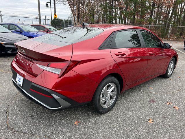 2025 Hyundai Elantra SE